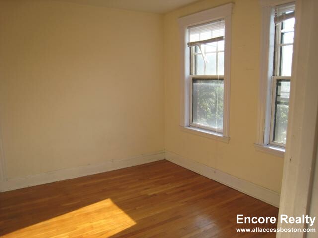 70 Strathmore Rd, Brighton