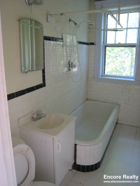 70 Strathmore Rd, Brighton