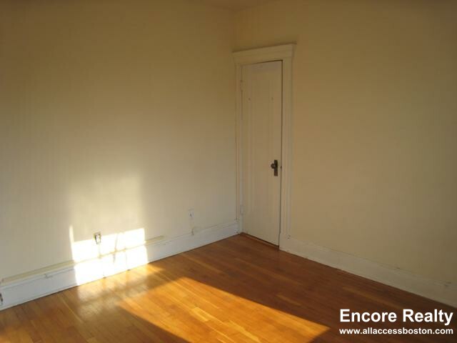 70 Strathmore Rd, Brighton