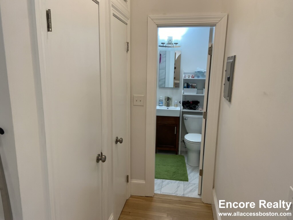 290 Commonwealth Ave, Back Bay