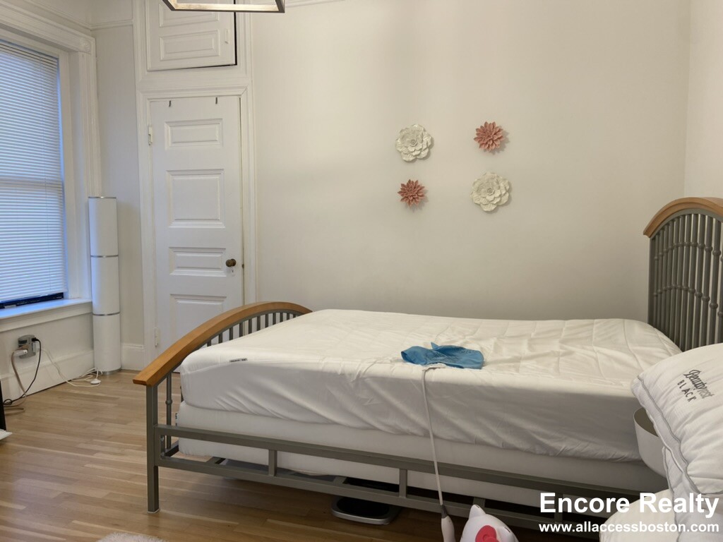 290 Commonwealth Ave, Back Bay