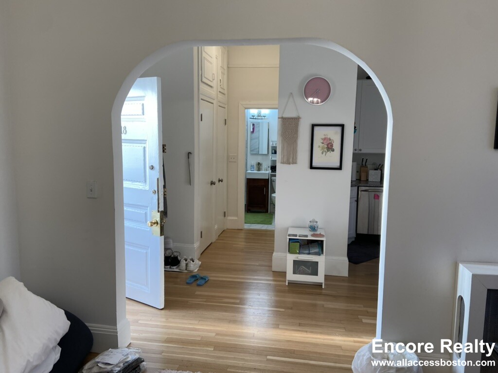 290 Commonwealth Ave, Back Bay