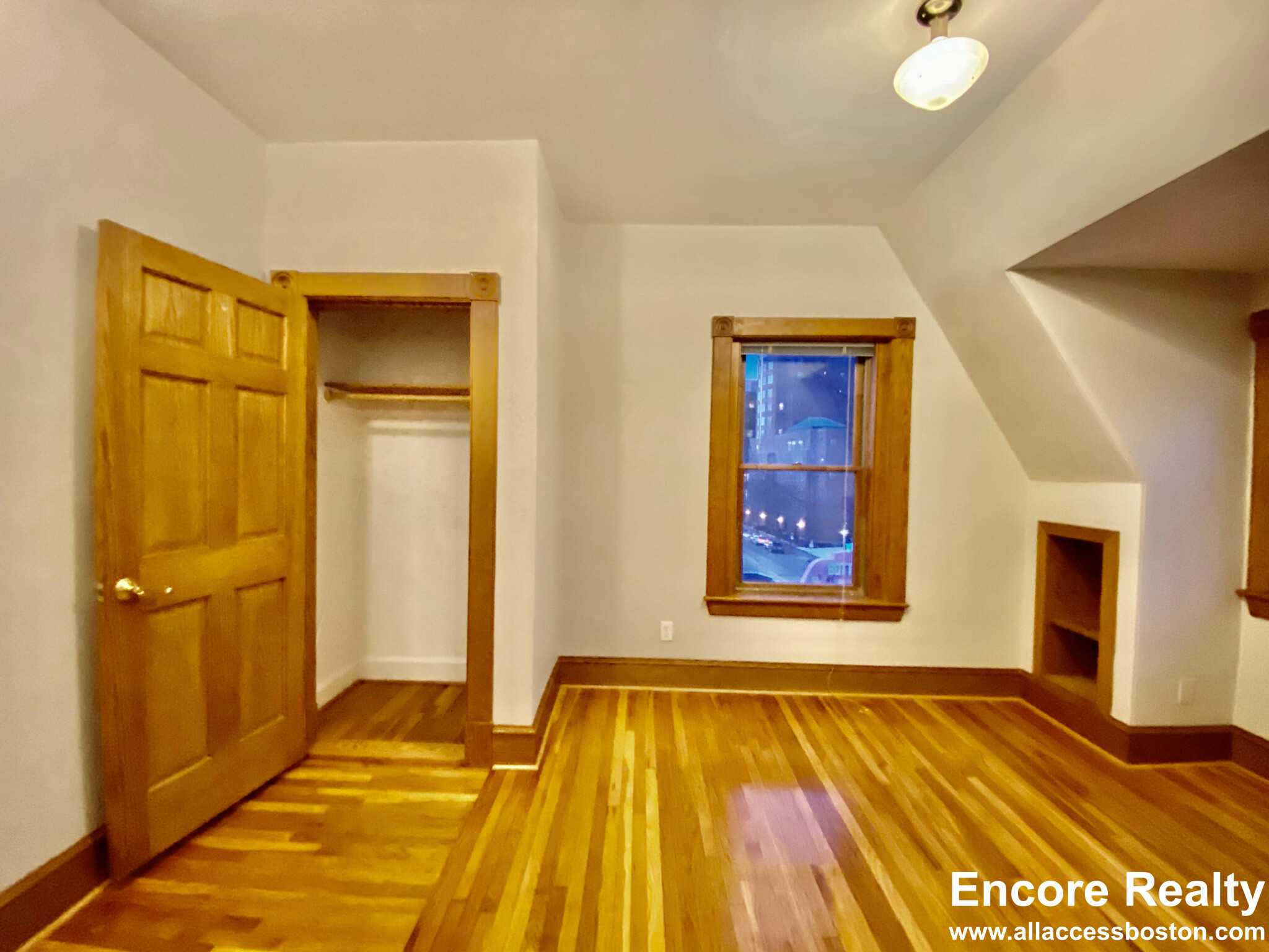 900 Massachusetts Ave, Mid Cambridge