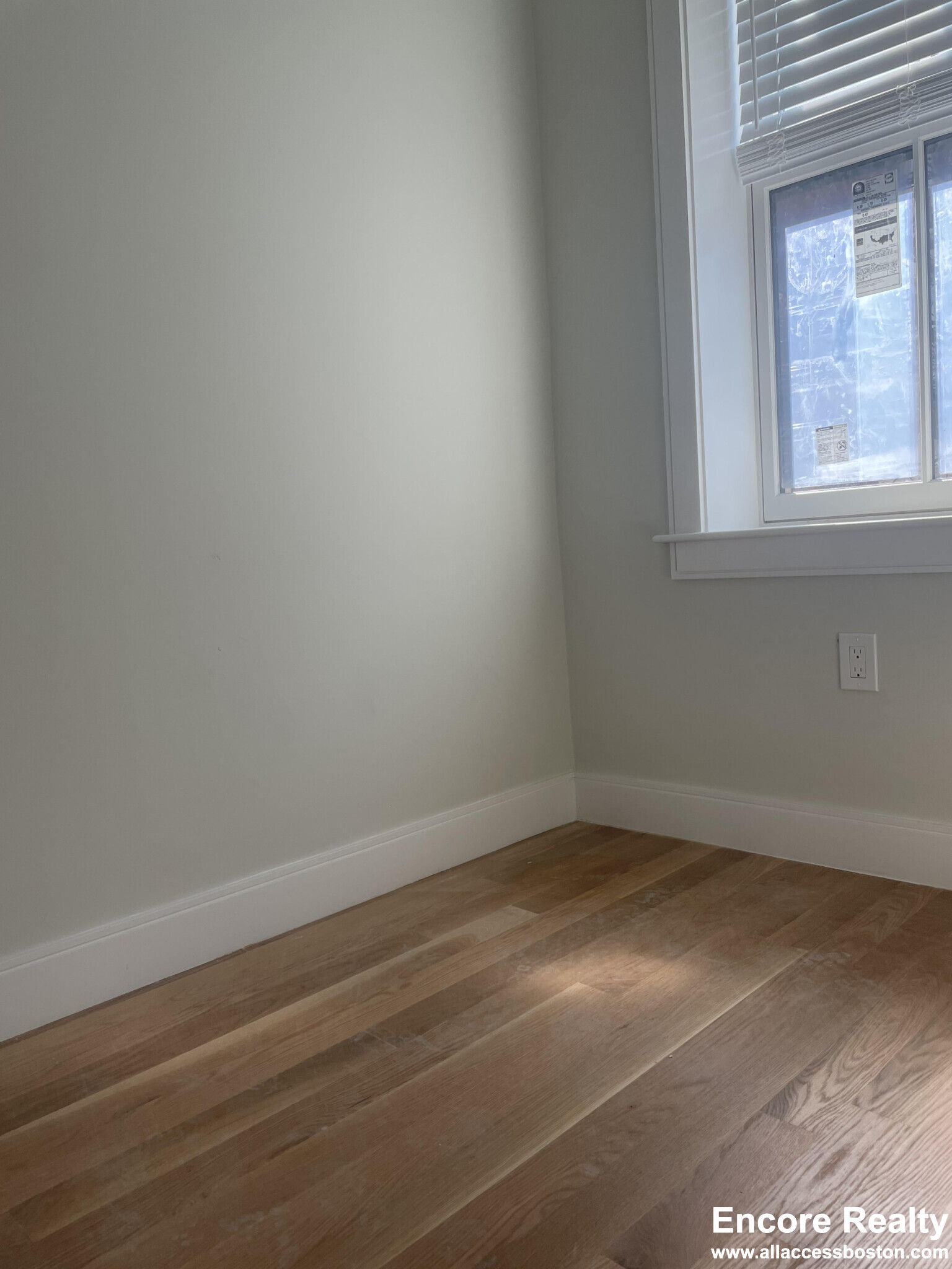 535 Newbury St, Fenway