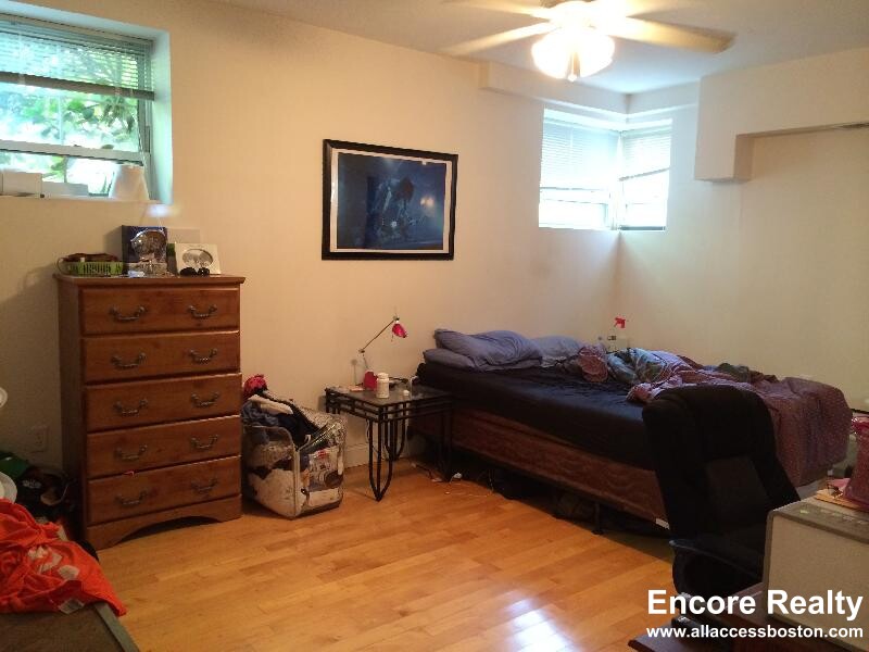 1555 Beacon St, Washington Square