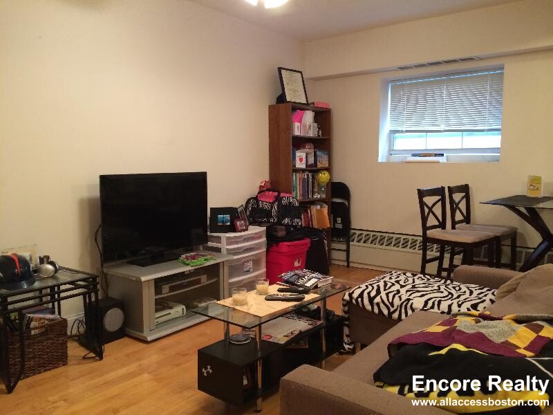 1555 Beacon St, Washington Square