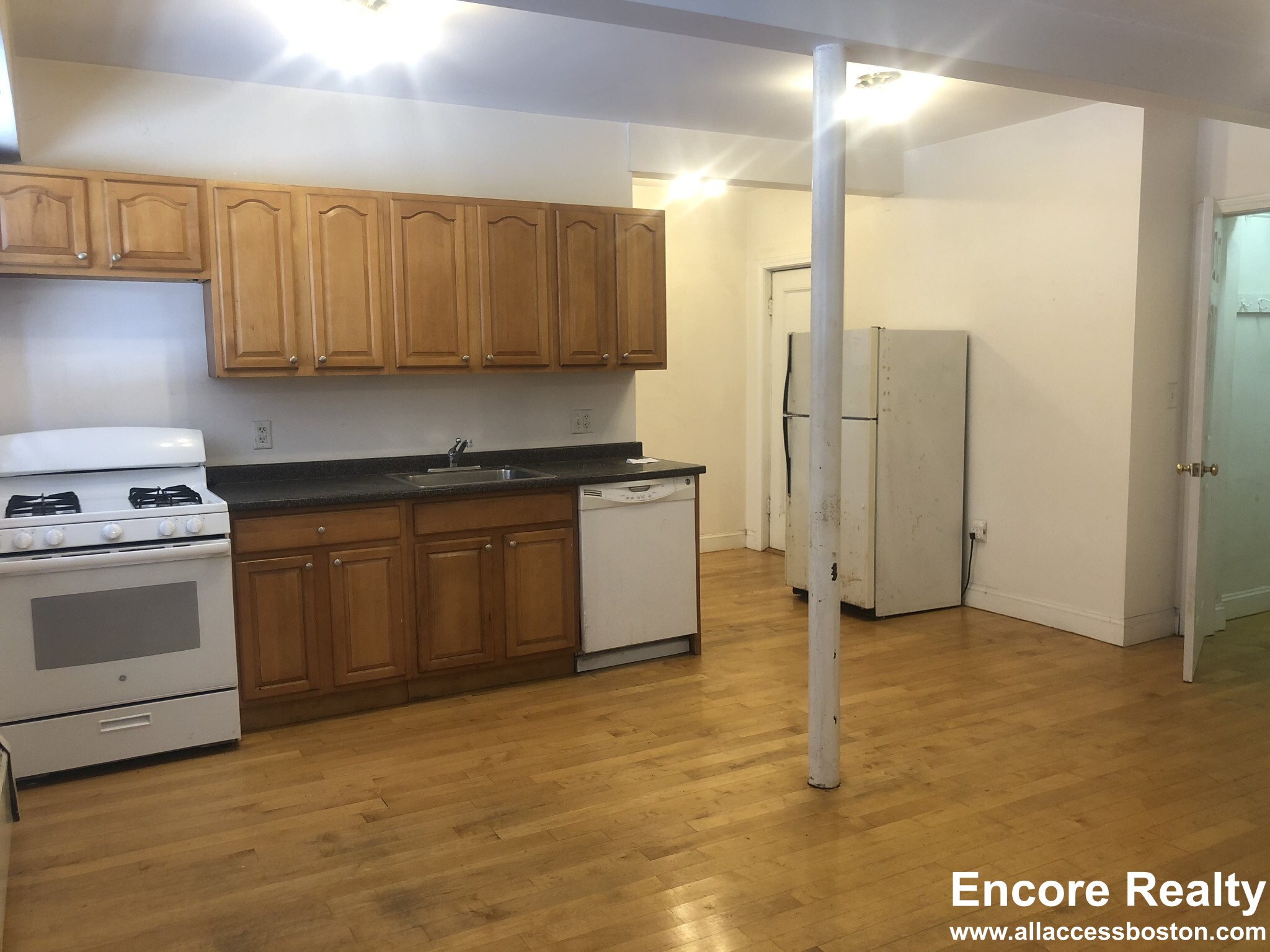 1555 Beacon St, Washington Square