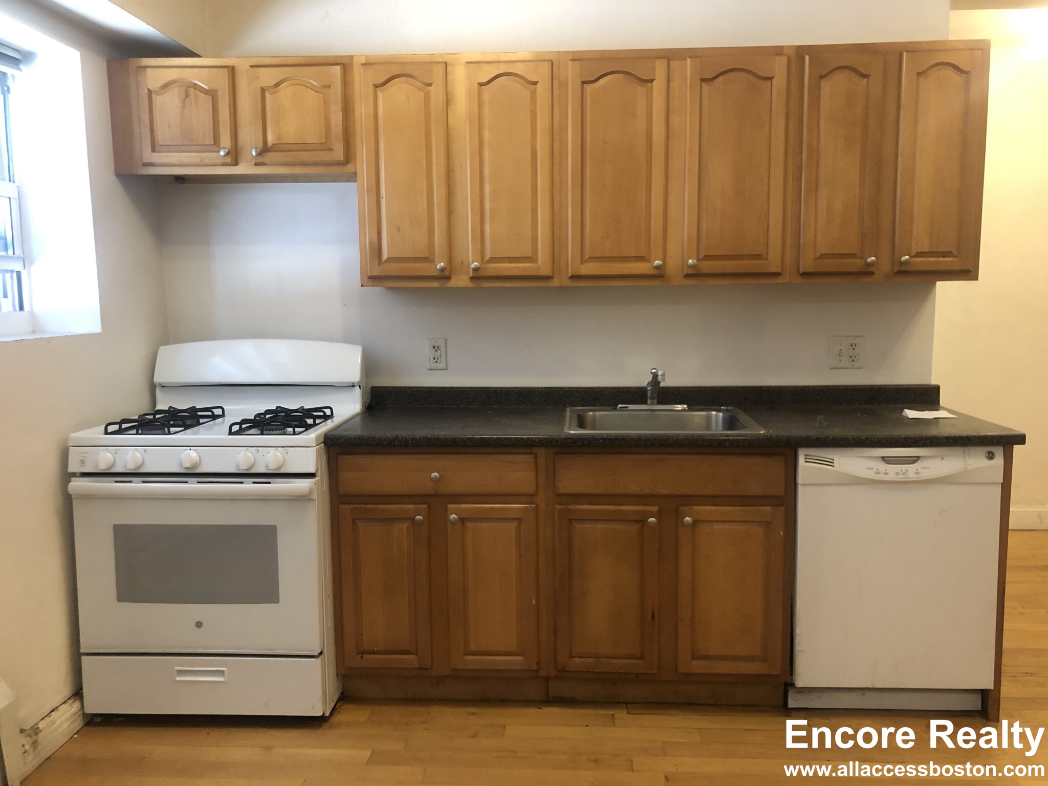 1555 Beacon St, Washington Square