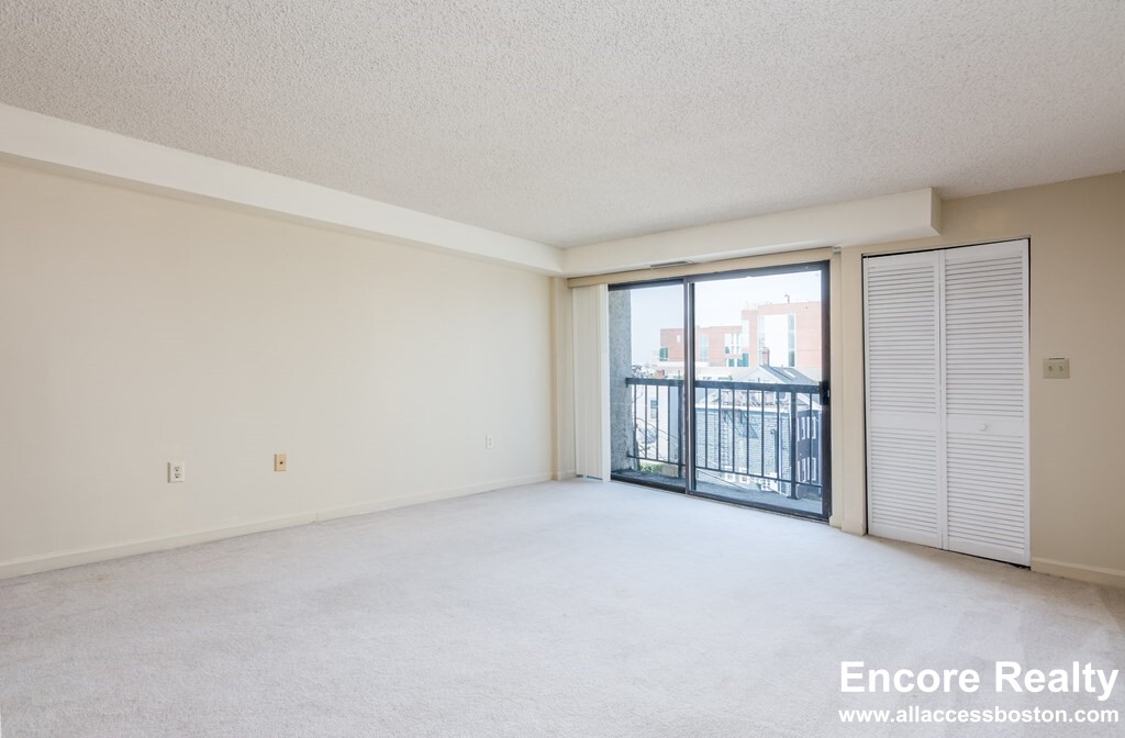 16 Elmer St, Central Square