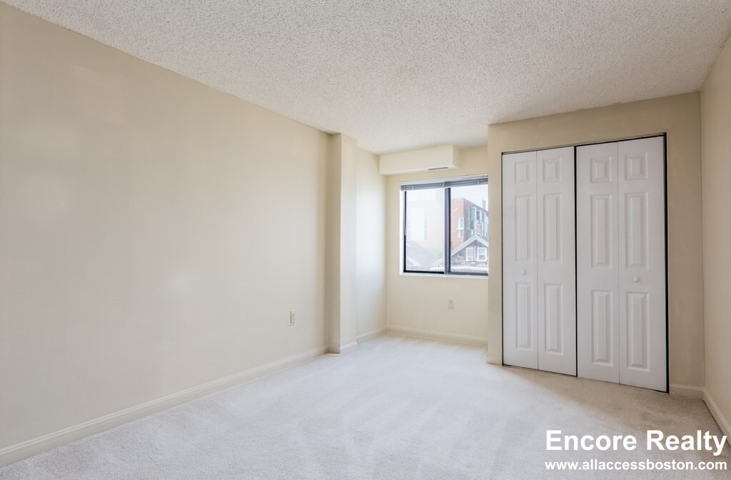 16 Elmer St, Central Square