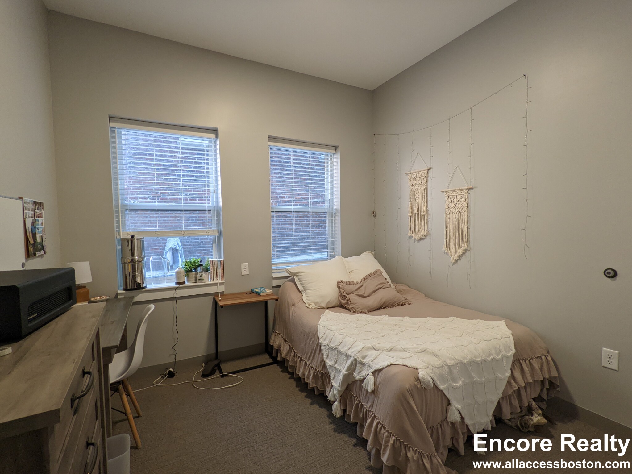 100 Hemenway St, Fenway