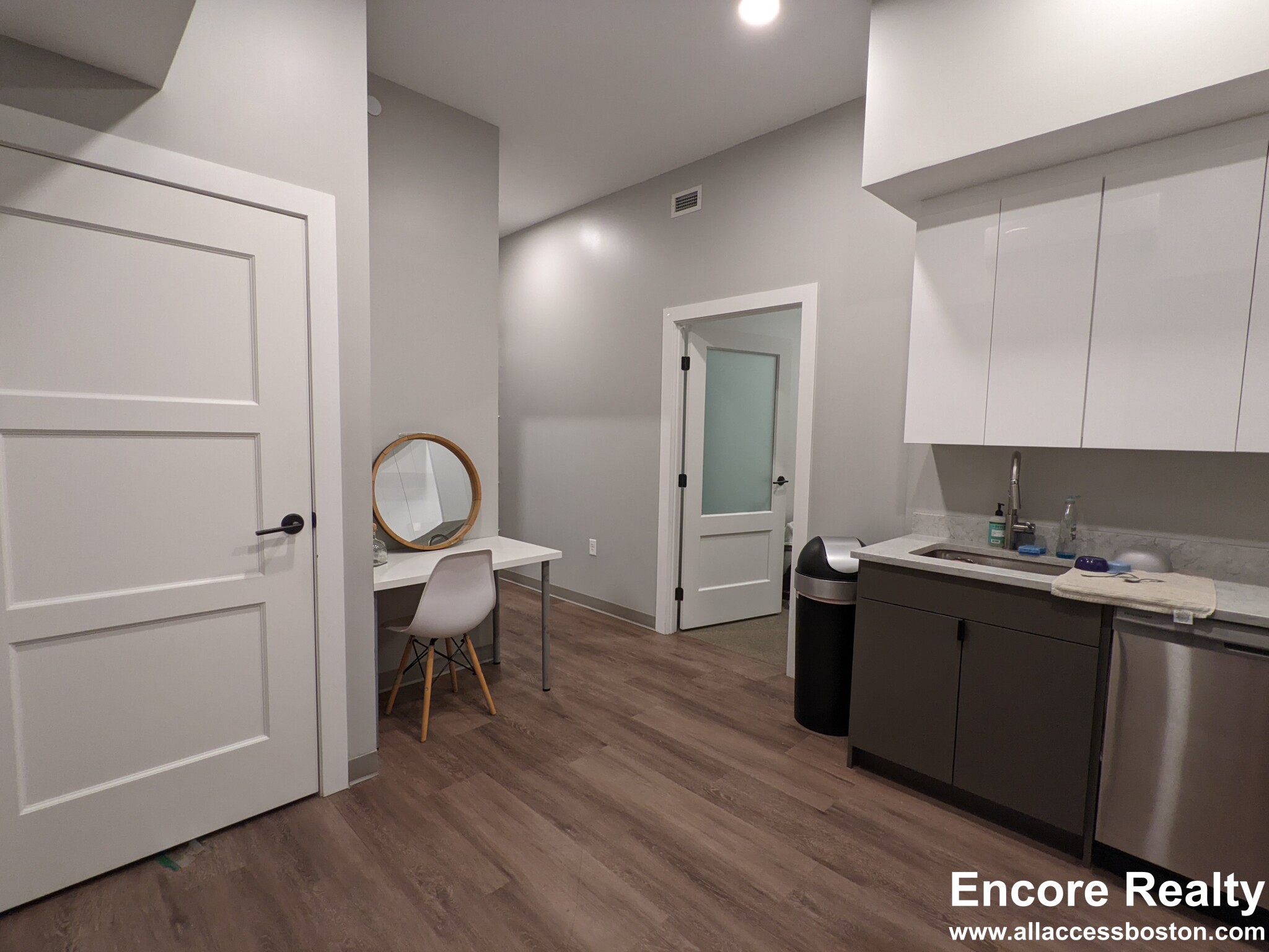 100 Hemenway St, Fenway