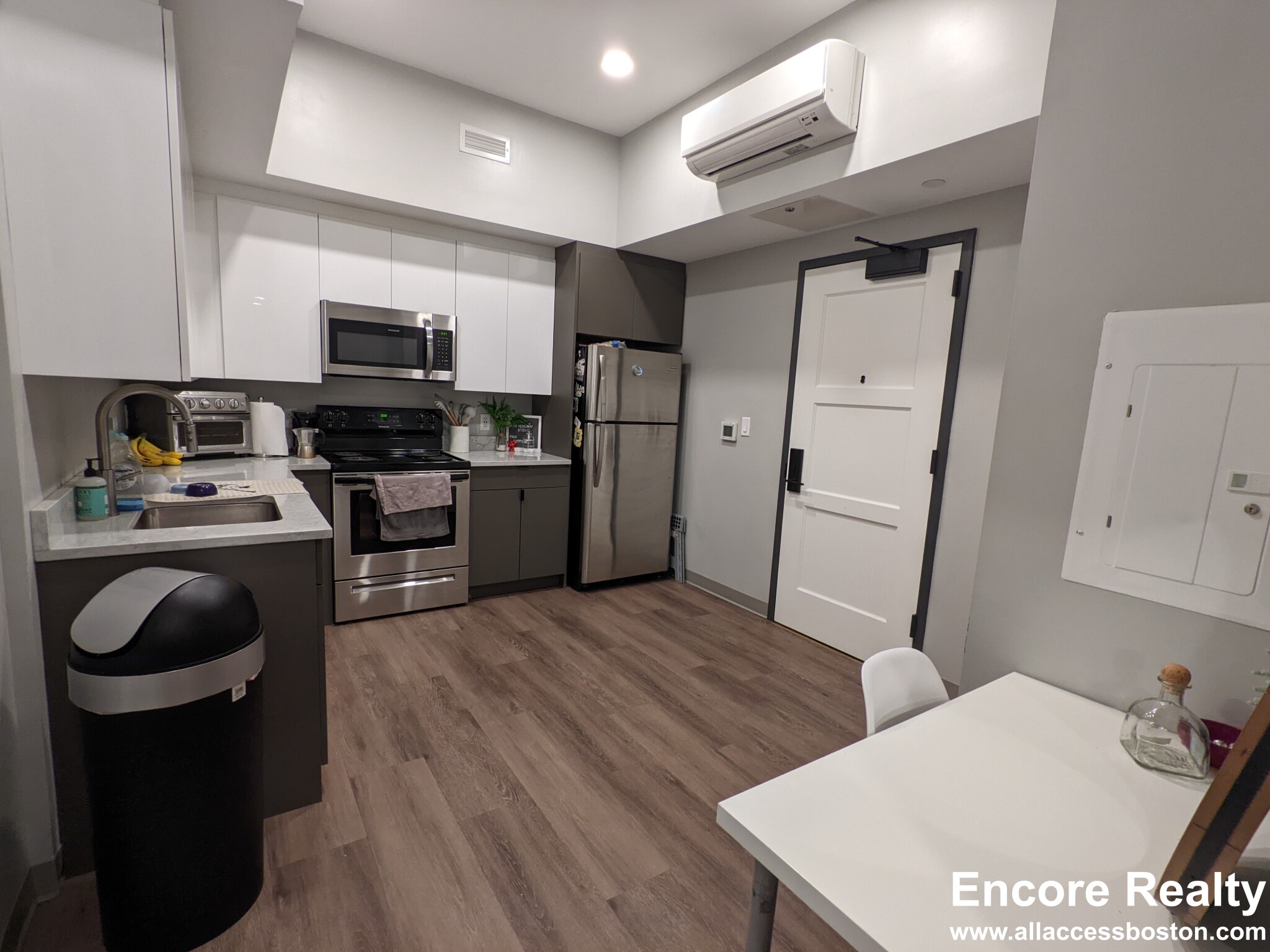 100 Hemenway St, Fenway