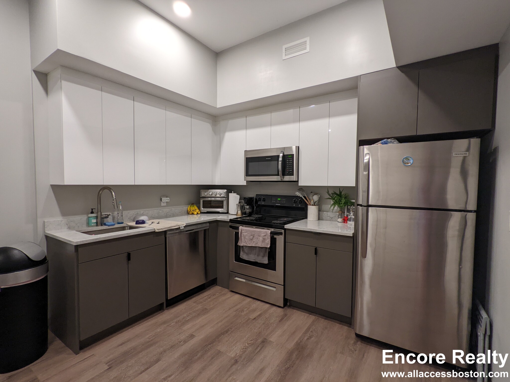 100 Hemenway St, Fenway