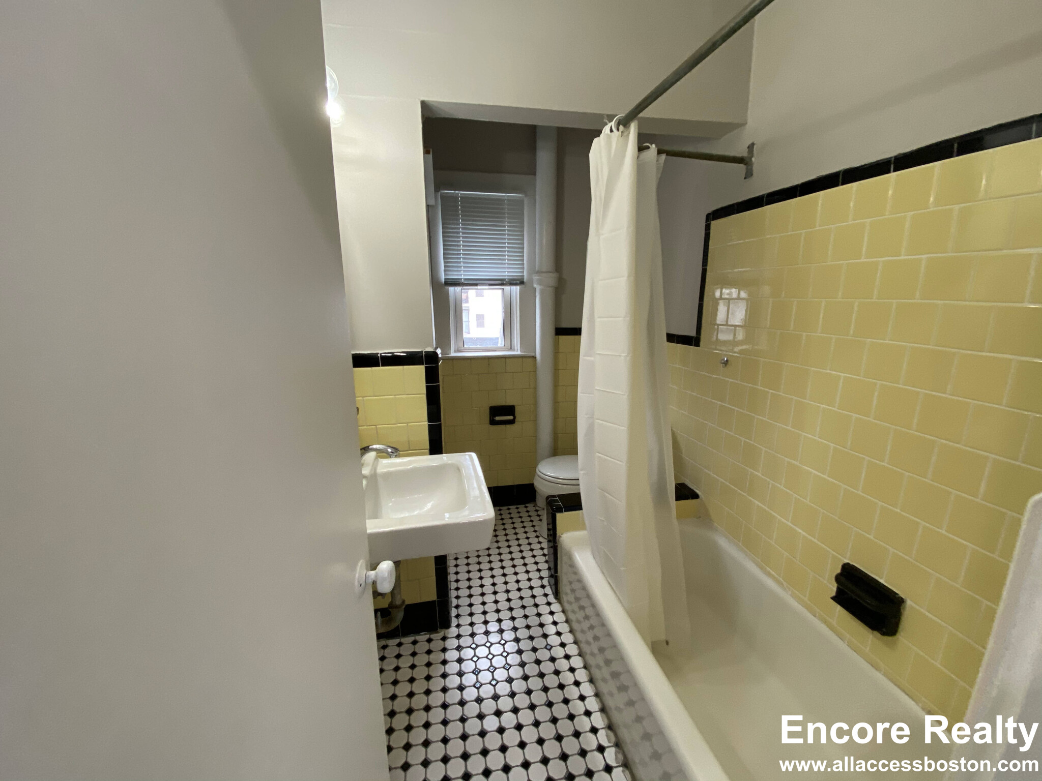 218 Banks St, Central Square