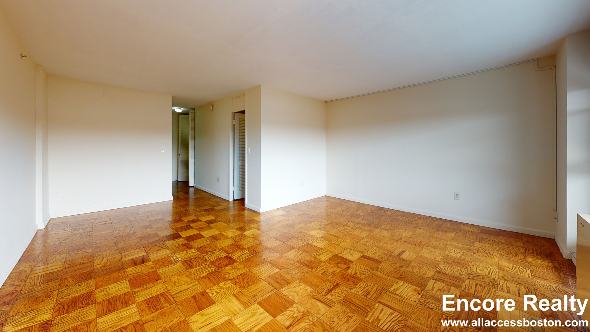 101 Monmouth St, Longwood