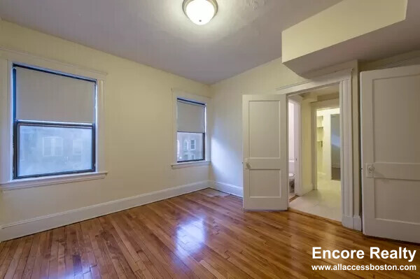 24 Hamilton Rd, Coolidge Corner