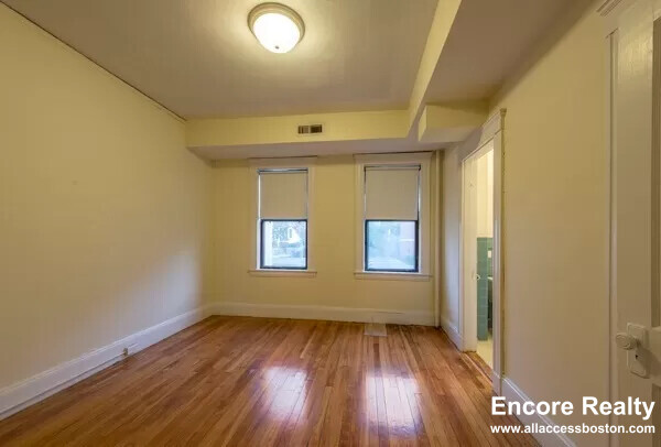 24 Hamilton Rd, Coolidge Corner