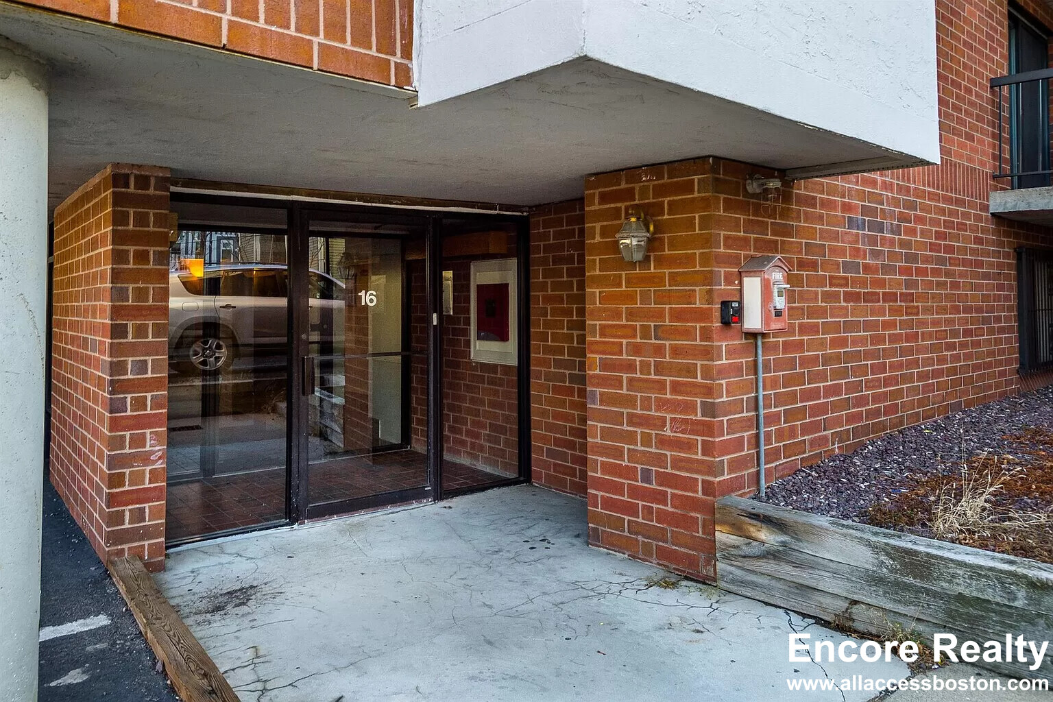 16 Elmer St, Central Square