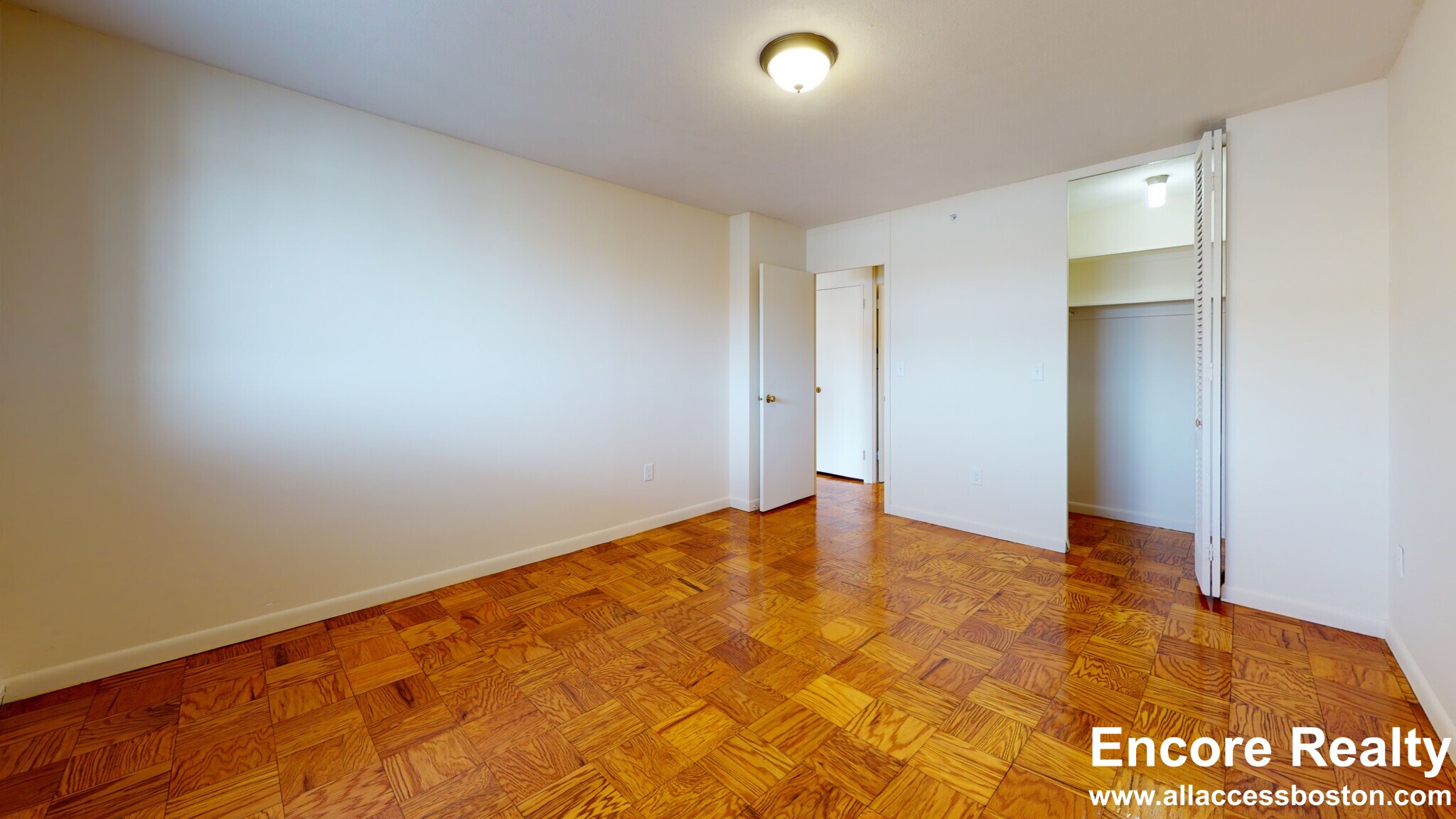 101 Monmouth St, Longwood