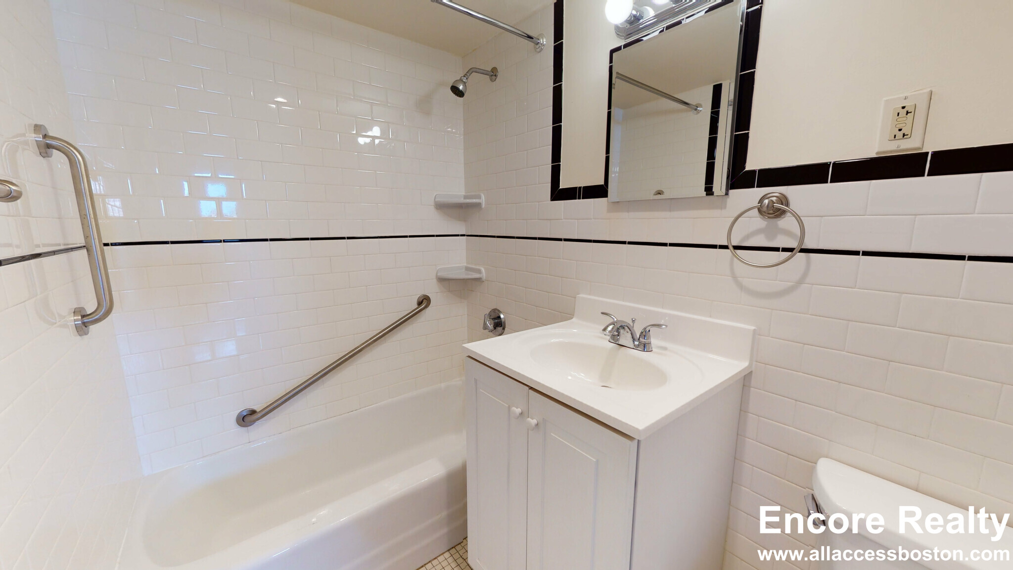 101 Monmouth St, Longwood