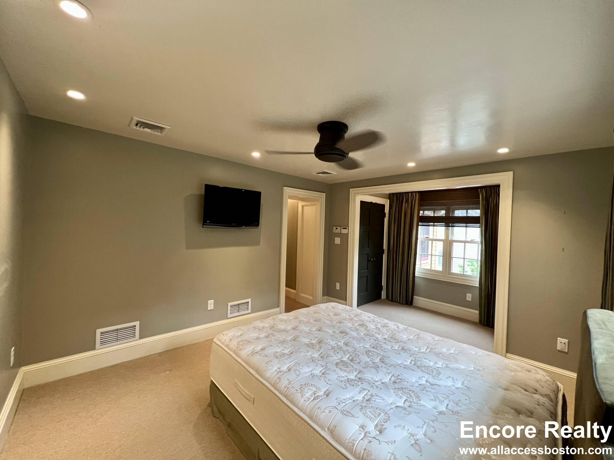 9 Foster Pl, West Cambridge