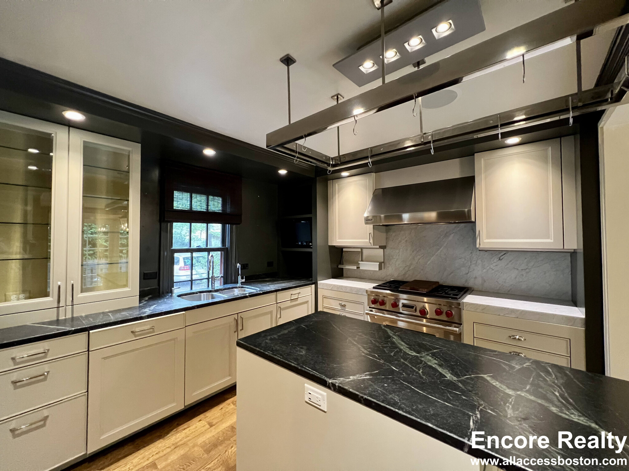 9 Foster Pl, West Cambridge