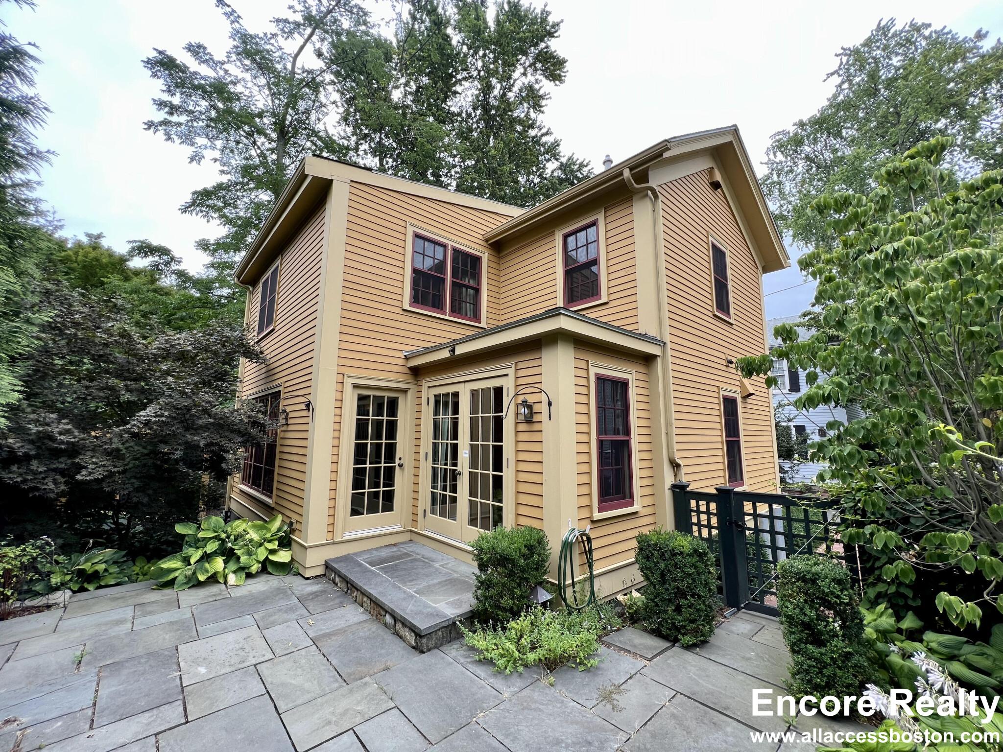 9 Foster Pl, West Cambridge