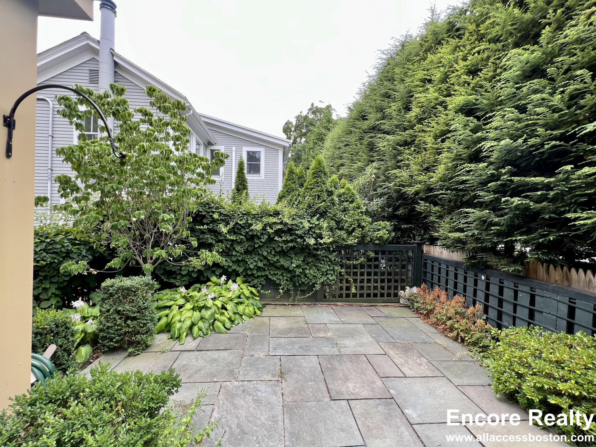 9 Foster Pl, West Cambridge