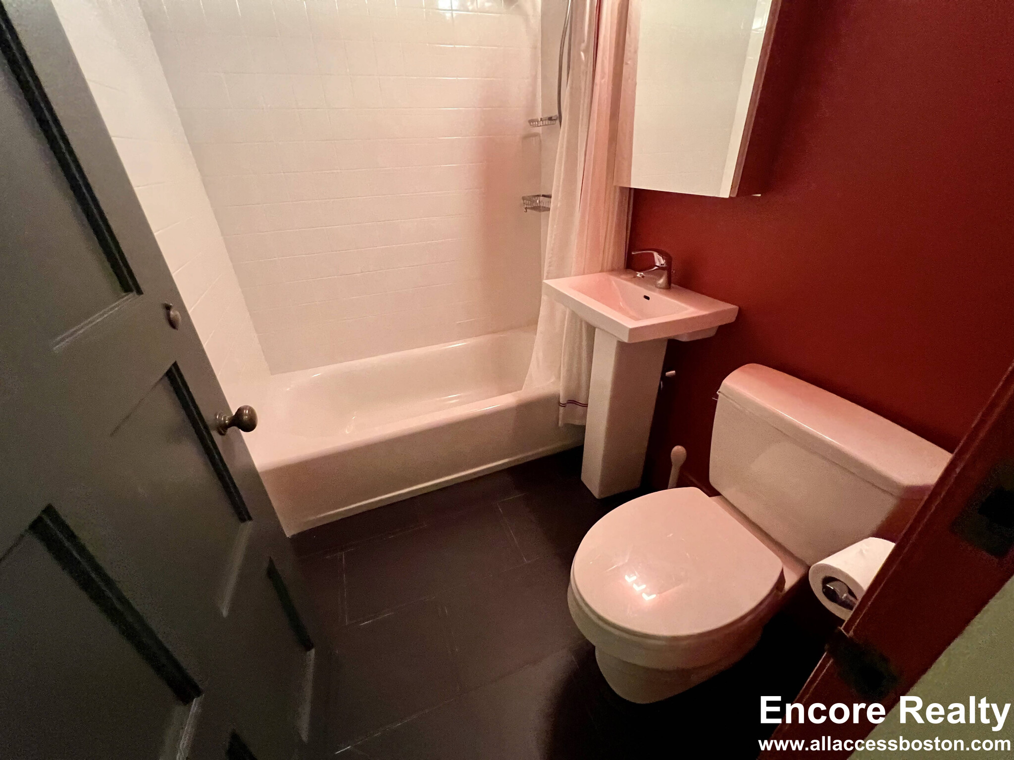 9 Foster Pl, West Cambridge