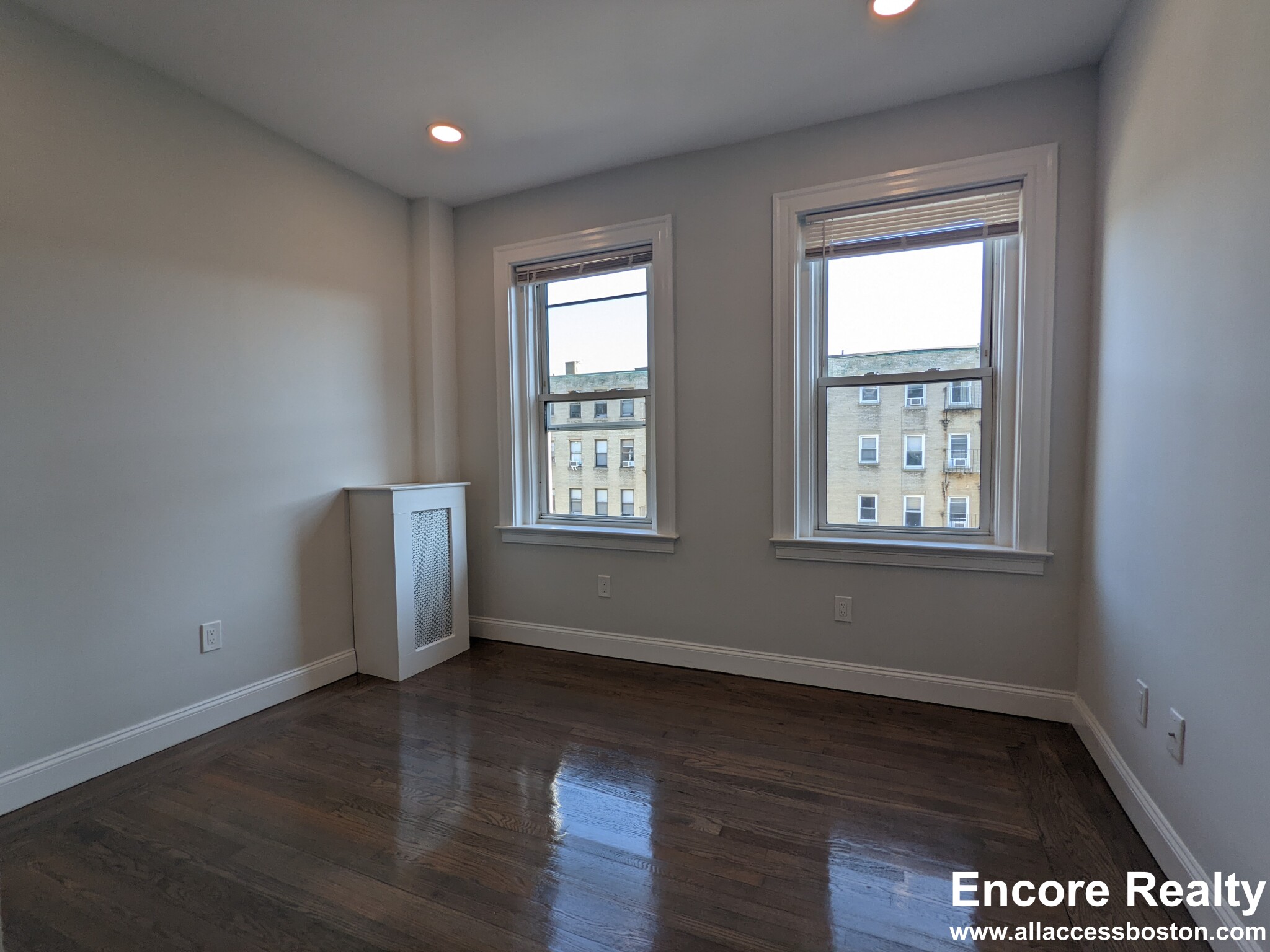 32 Queensberry St, Fenway