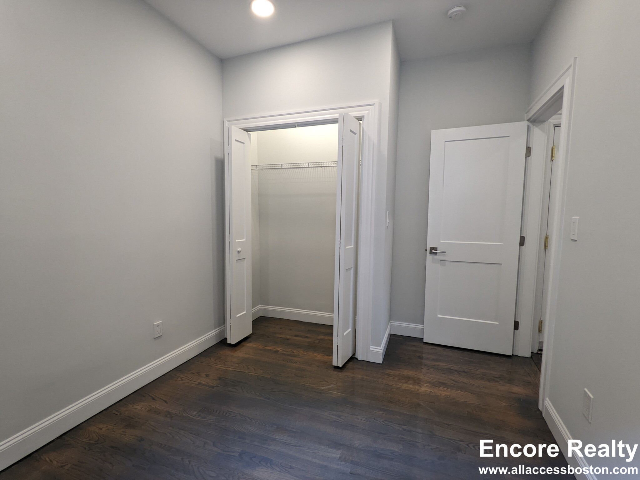 32 Queensberry St, Fenway