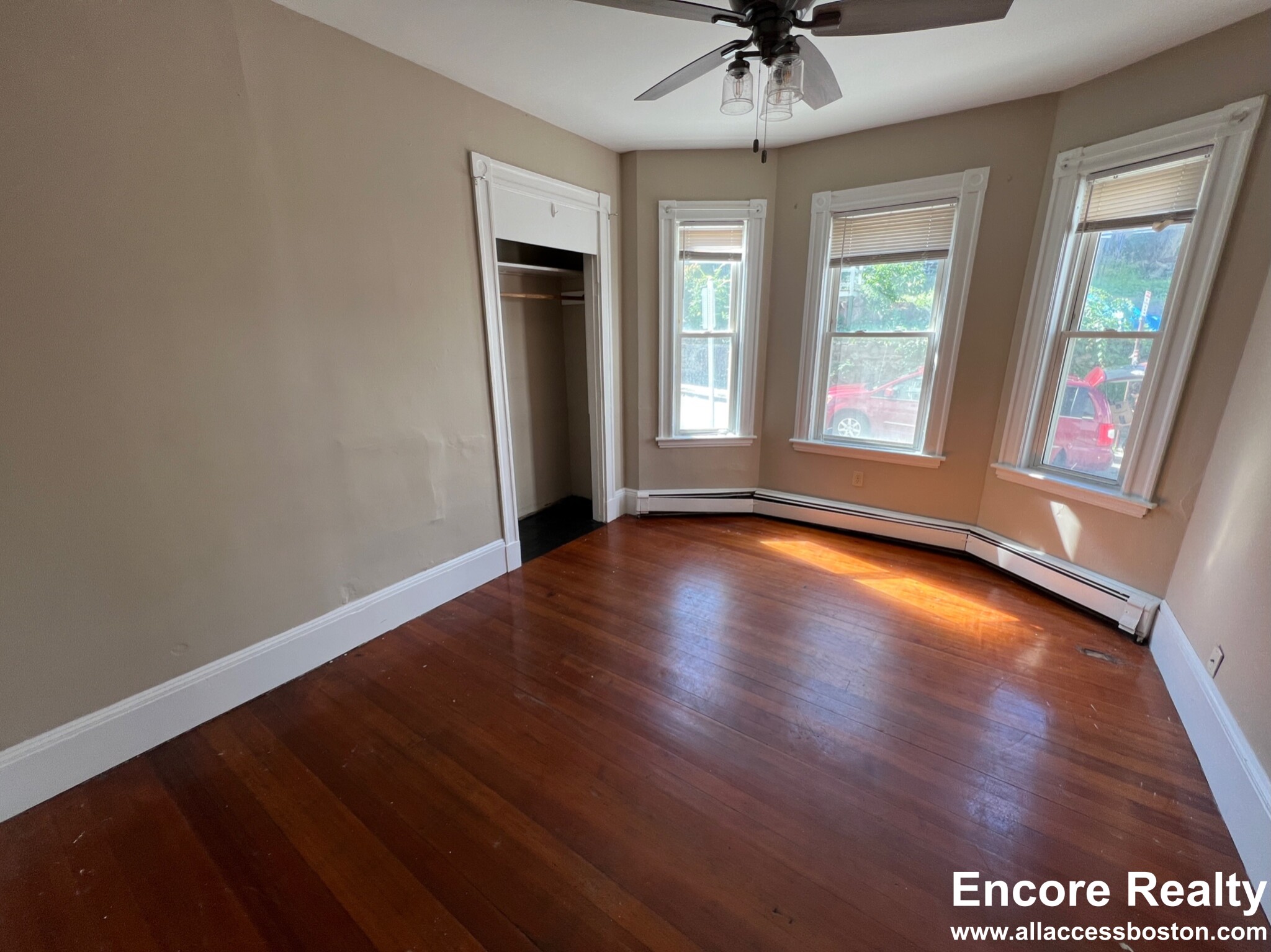 6 8 Sunset St, Mission Hill