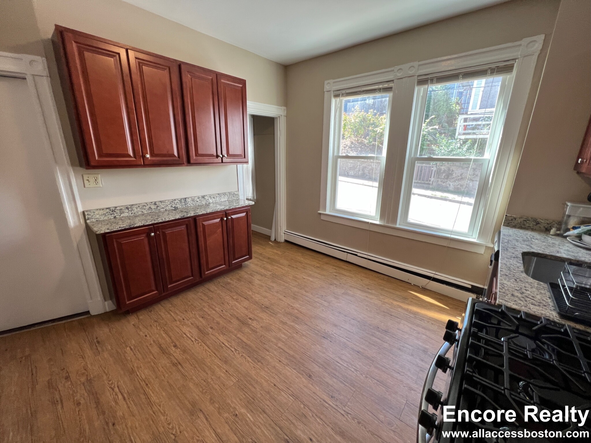 6 8 Sunset St, Mission Hill