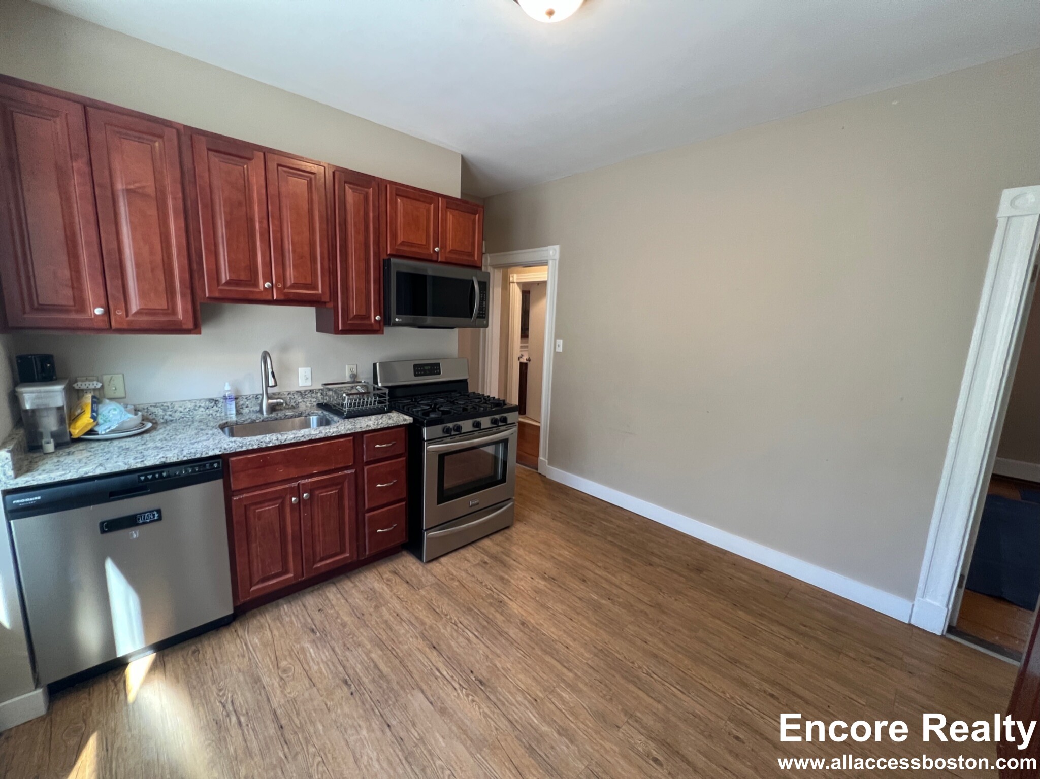 6 8 Sunset St, Mission Hill