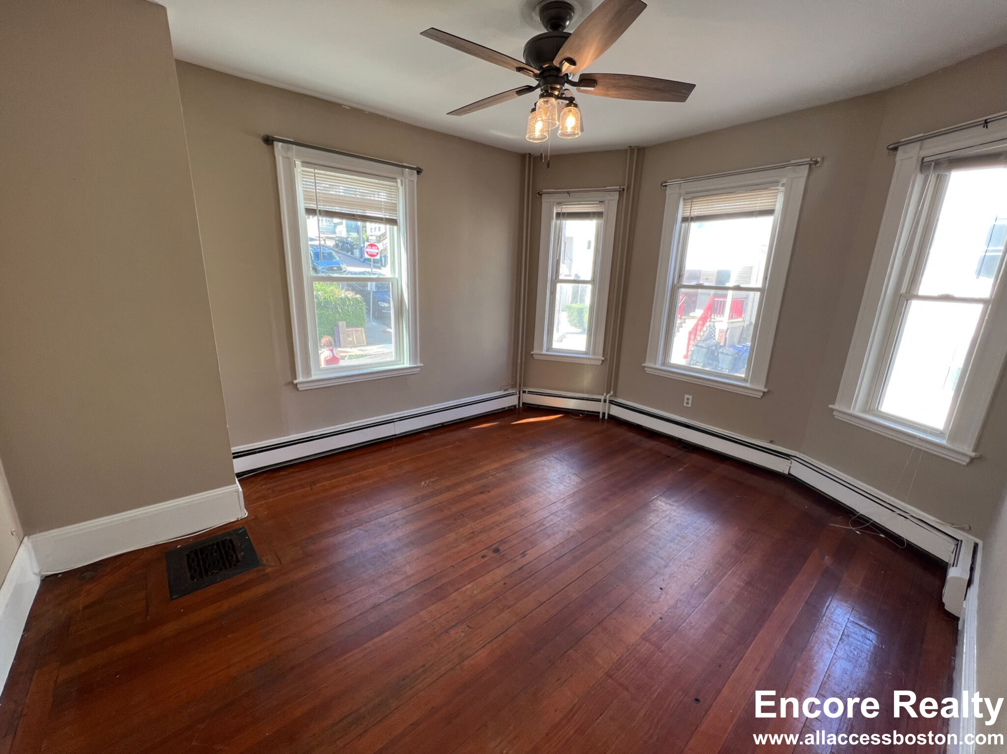 6 8 Sunset St, Mission Hill