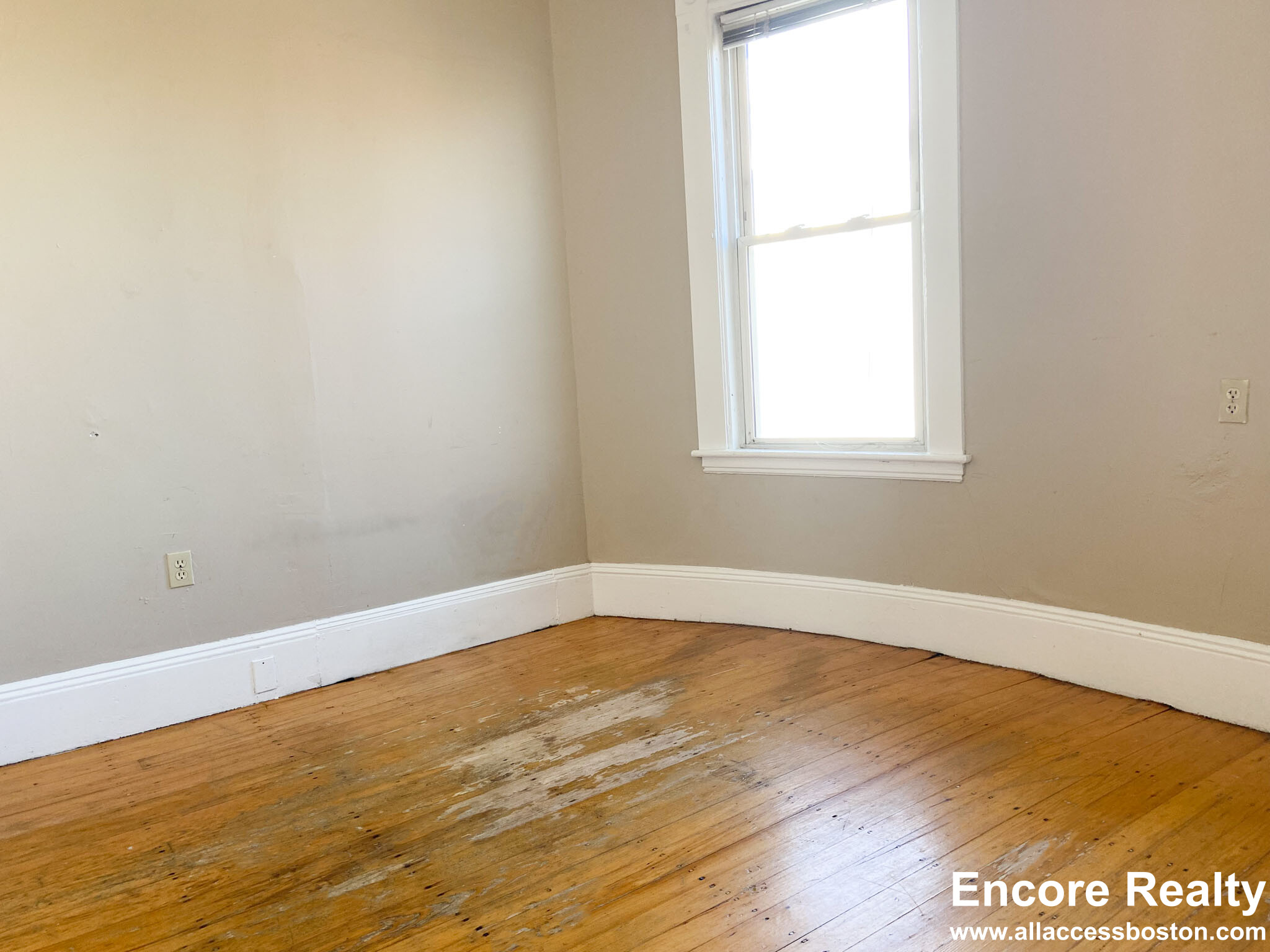 6 Sunset St, Mission Hill