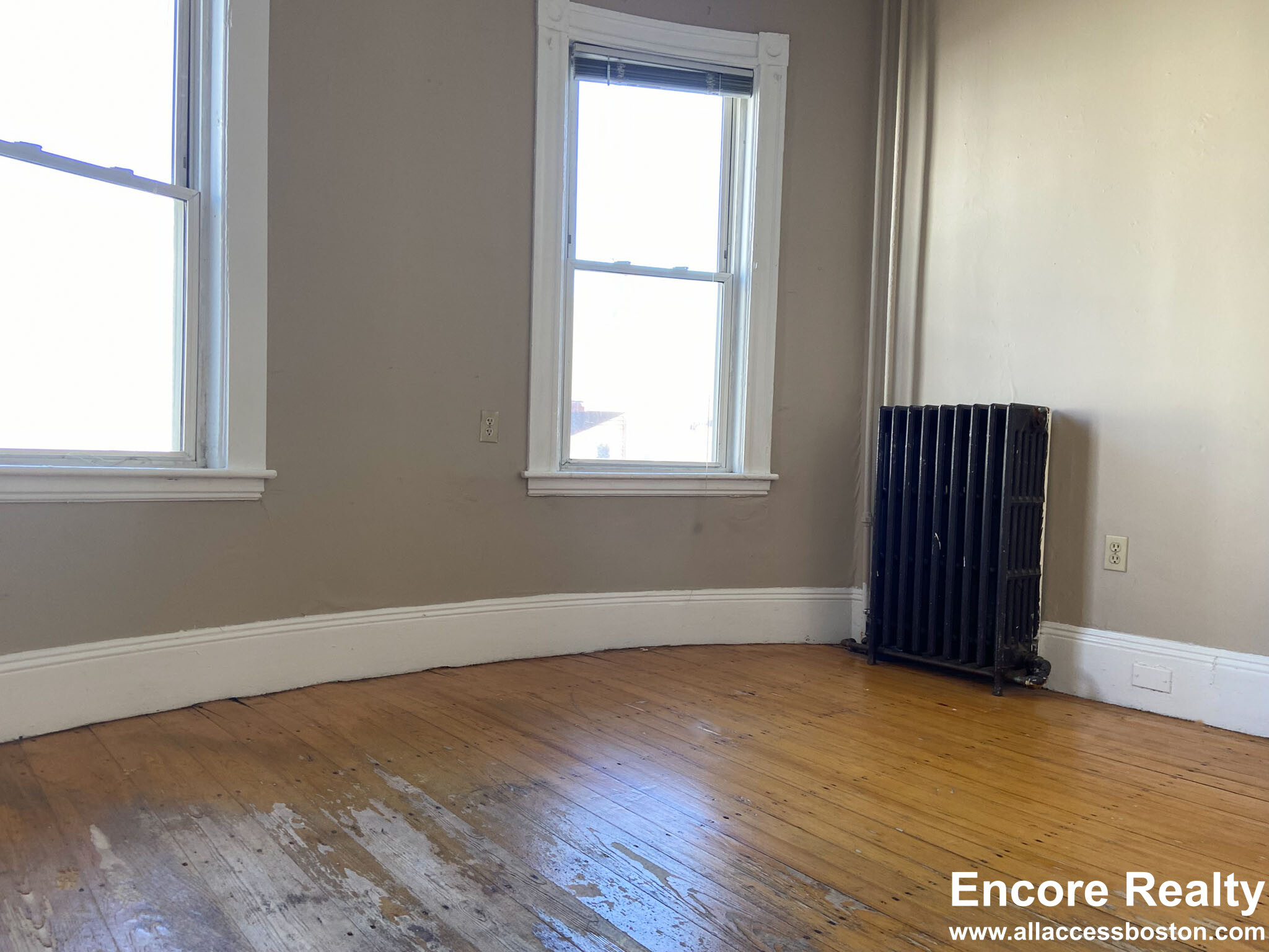 6 Sunset St, Mission Hill