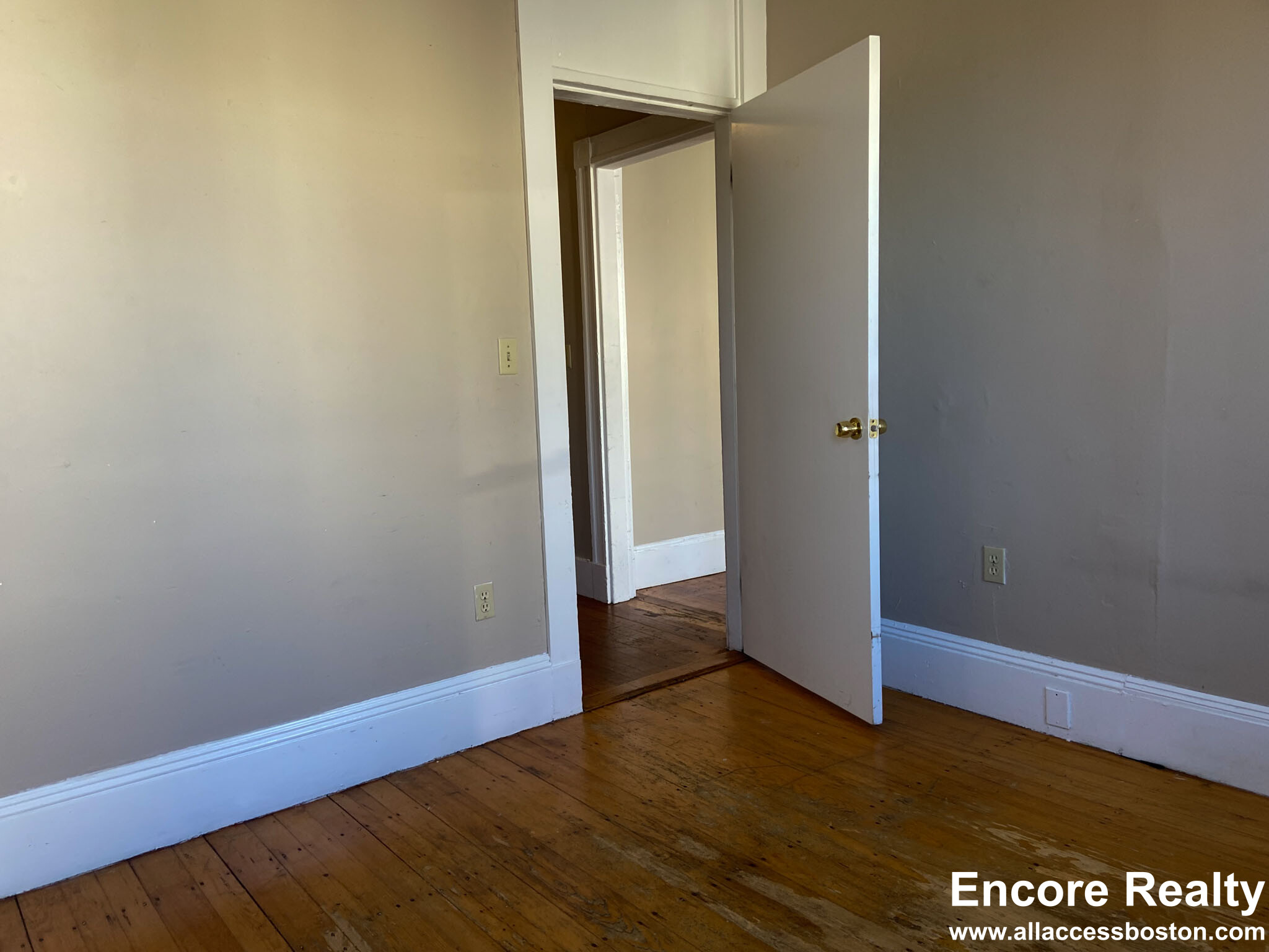 6 Sunset St, Mission Hill