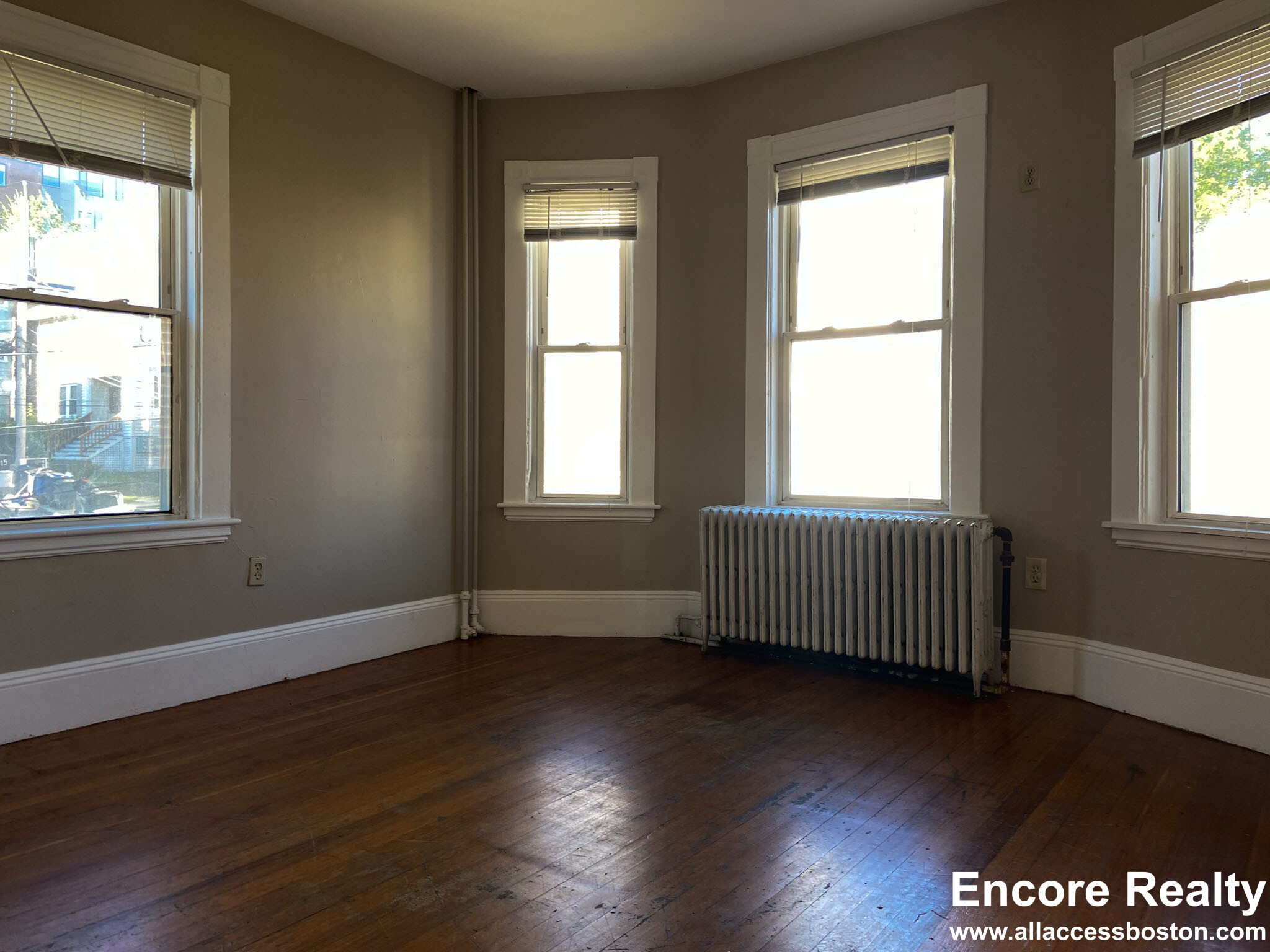 6 Sunset St, Mission Hill