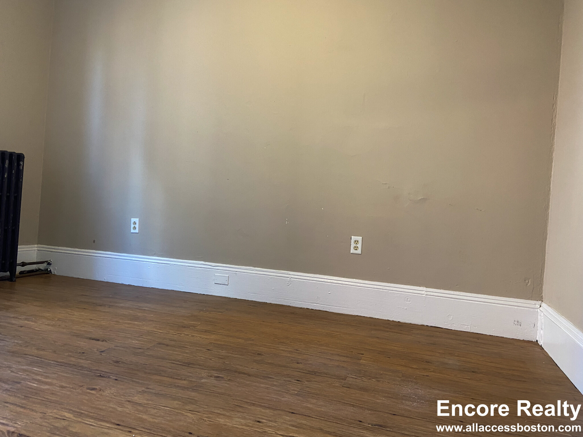 6 Sunset St, Mission Hill