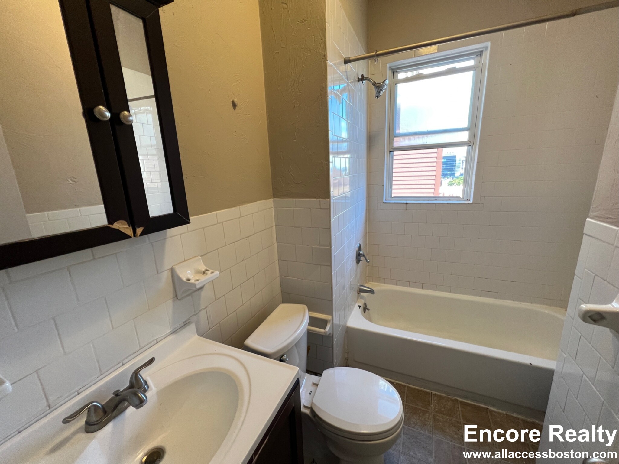 6 Sunset St, Mission Hill