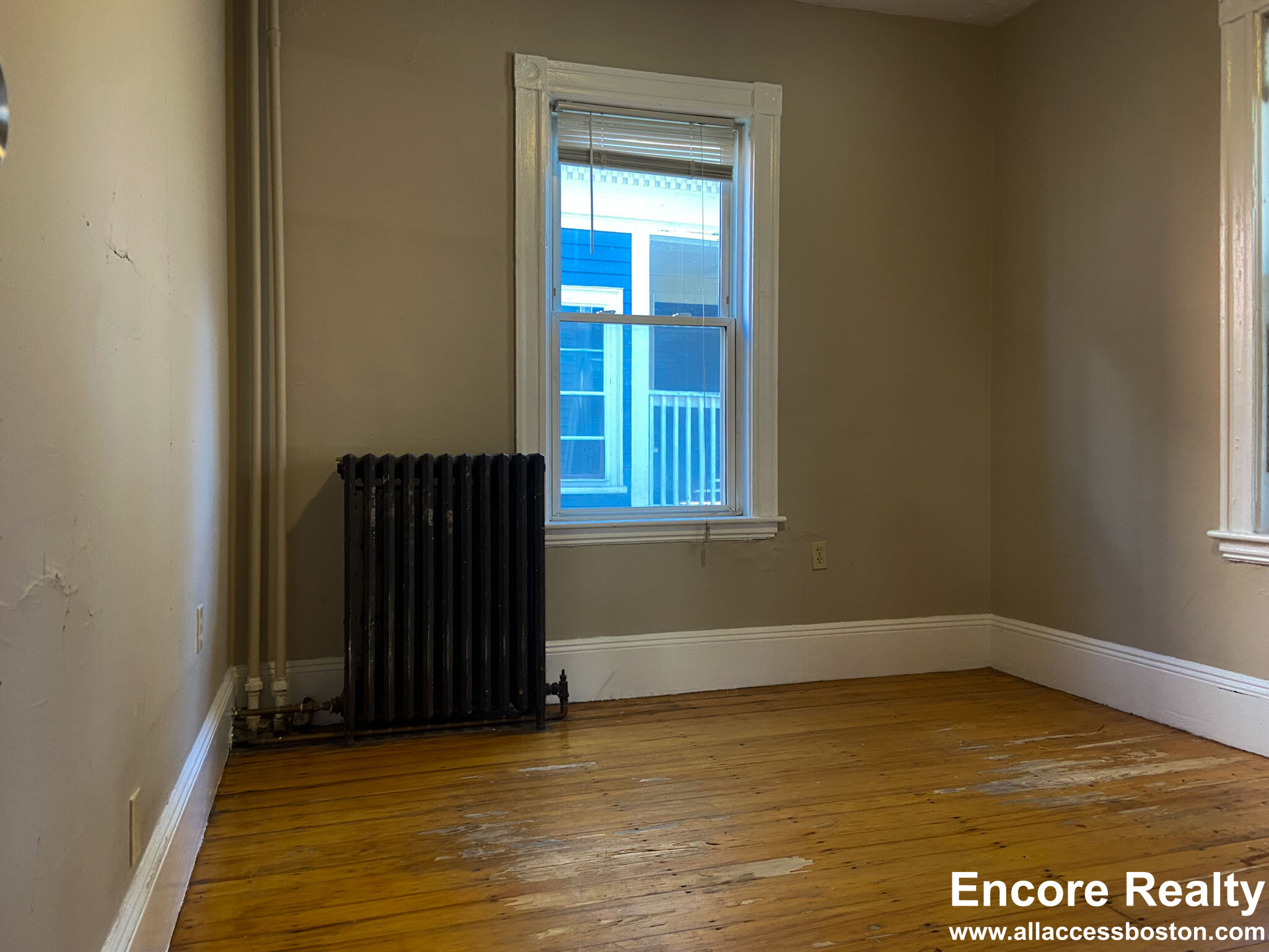 6 Sunset St, Mission Hill