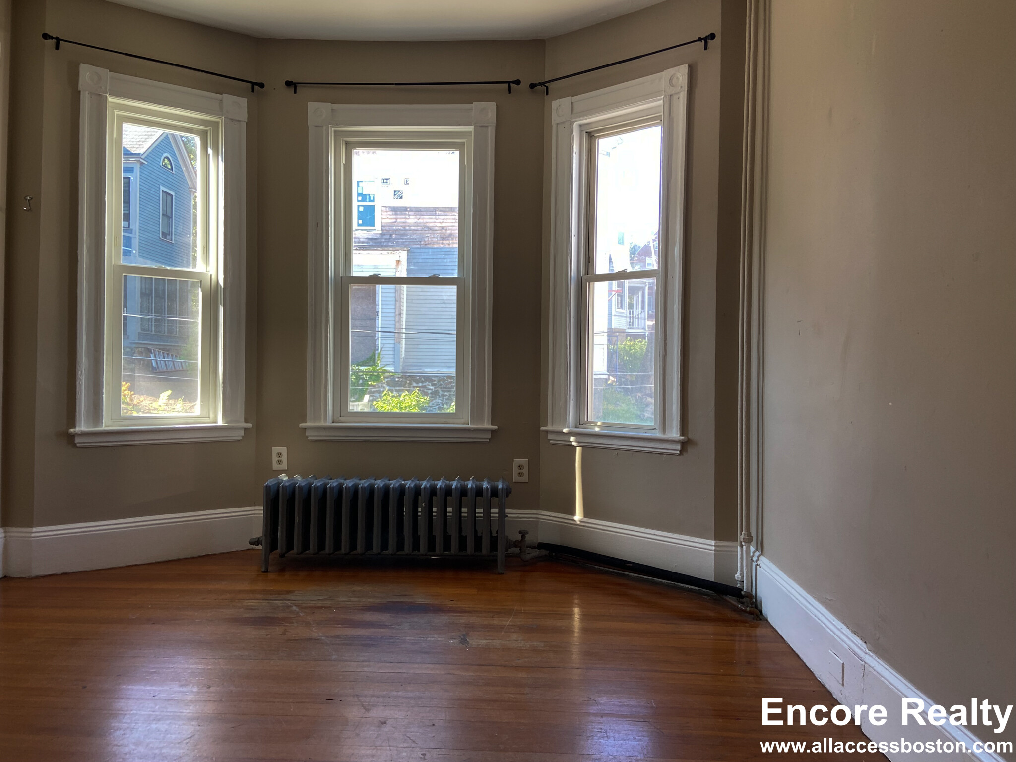 6 Sunset St, Mission Hill