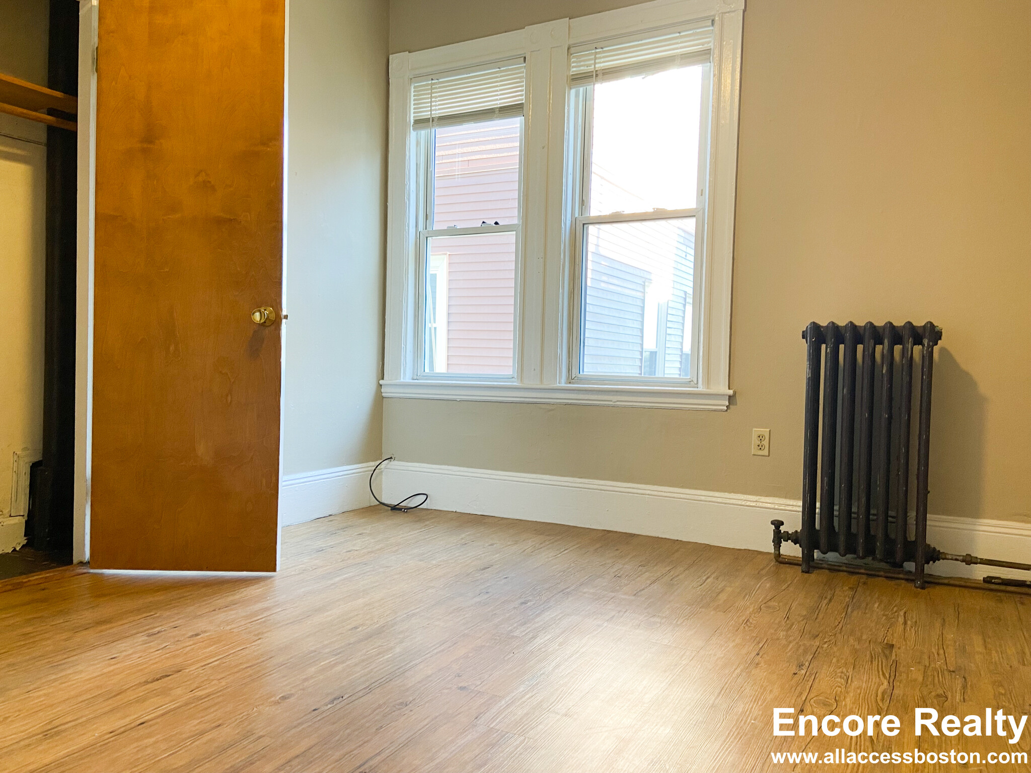 6 Sunset St, Mission Hill