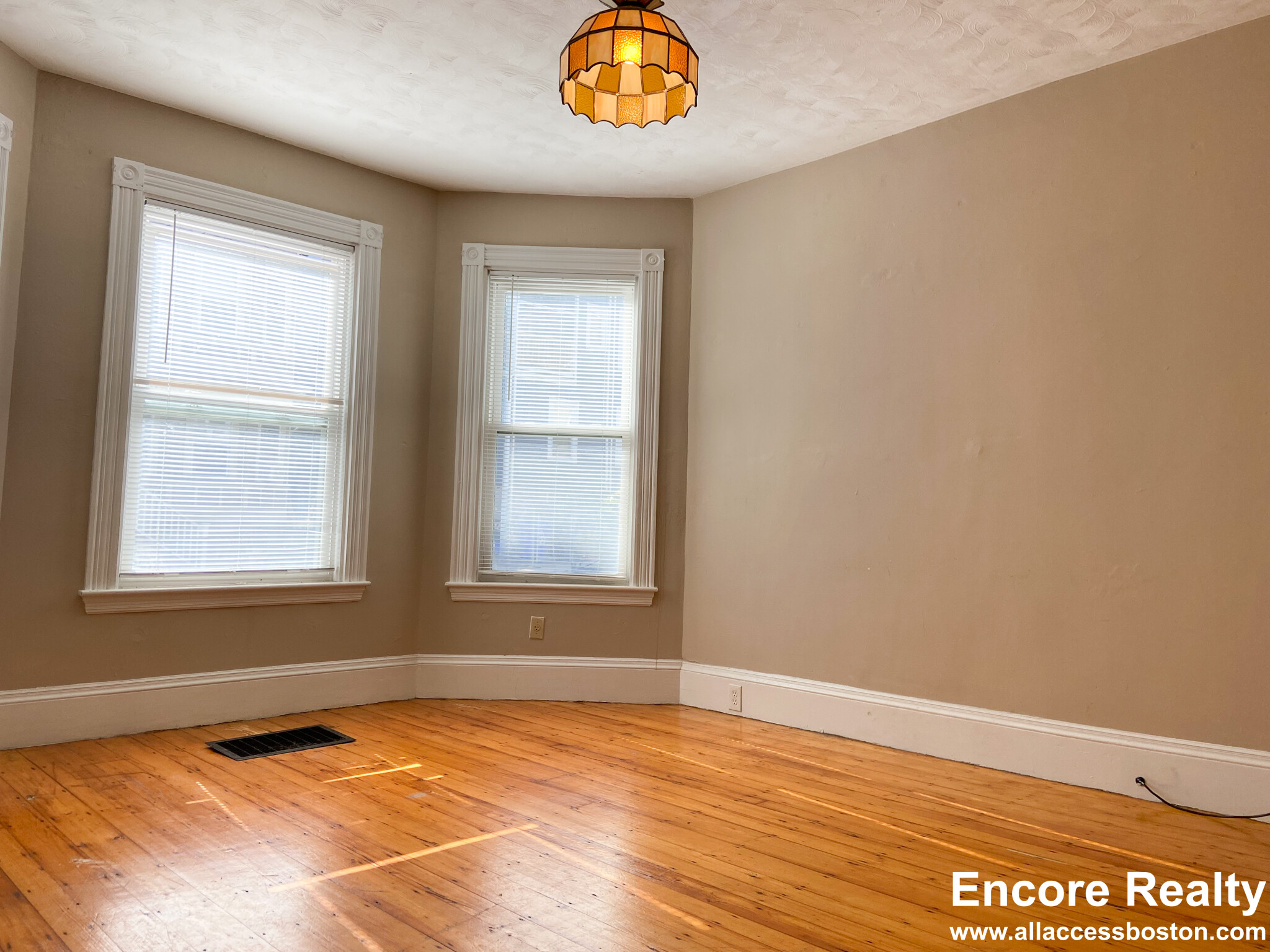 13 Sachem St, Mission Hill