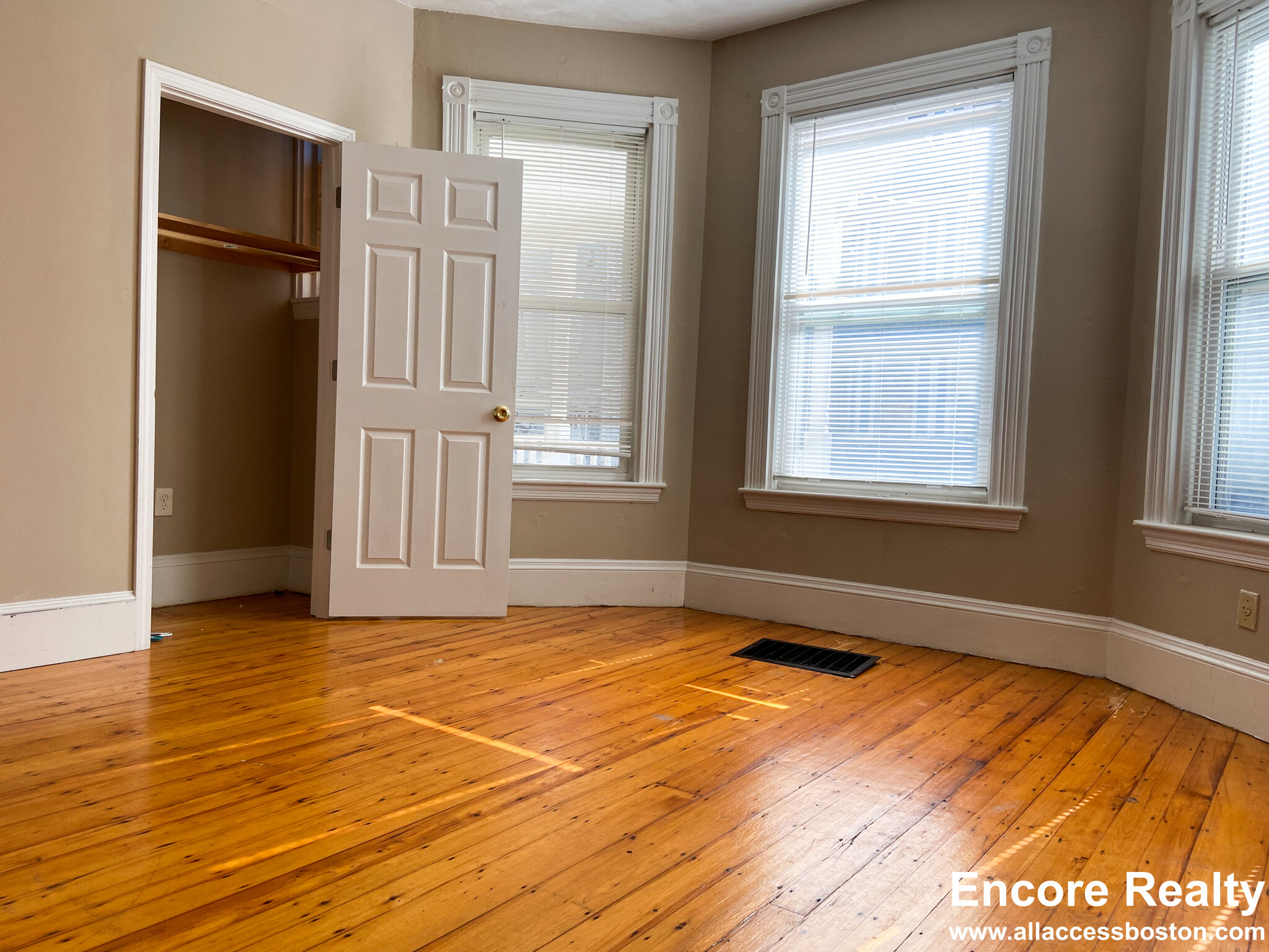 13 Sachem St, Mission Hill