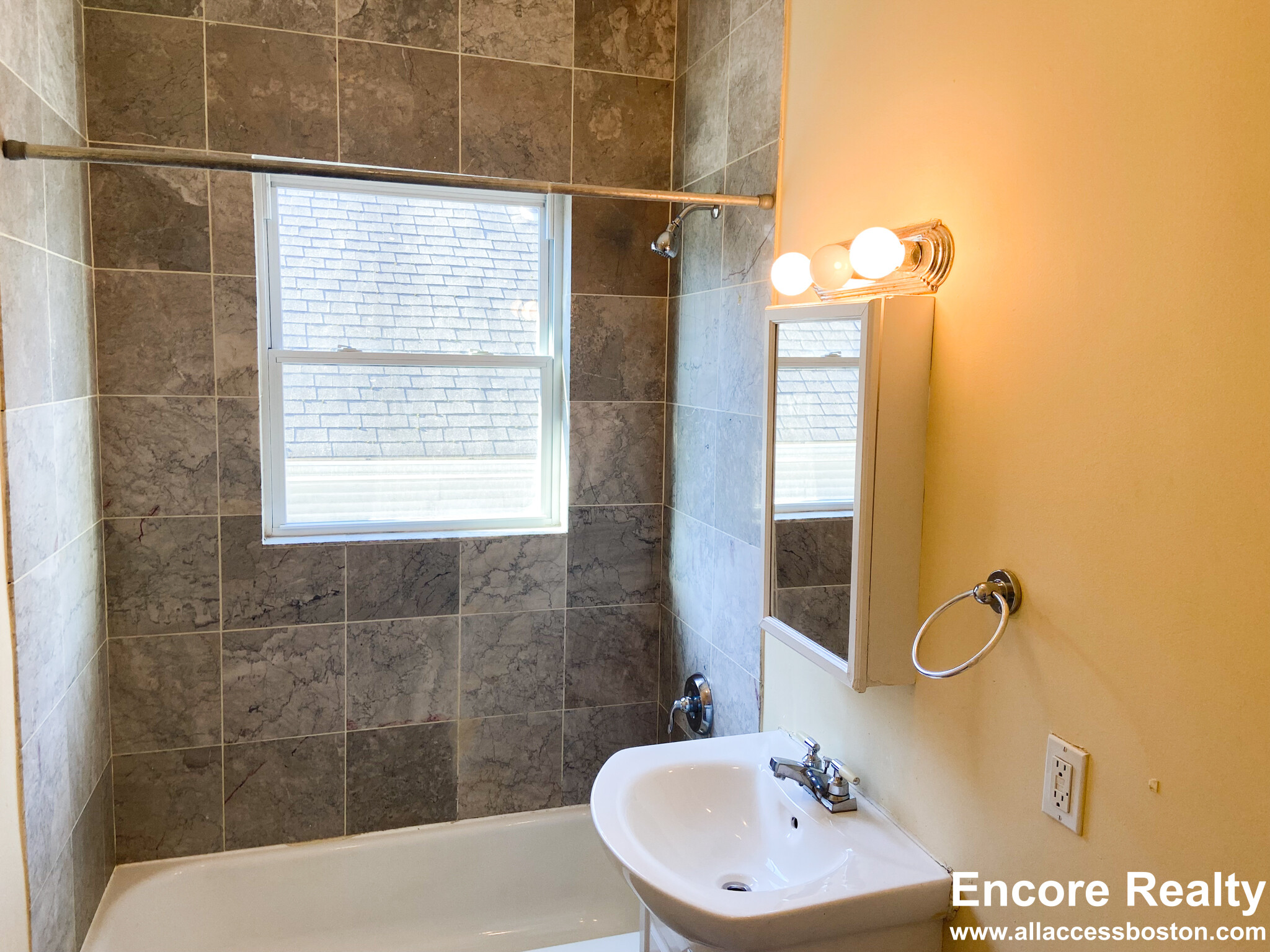 19 Parker Hill Ave, Mission Hill