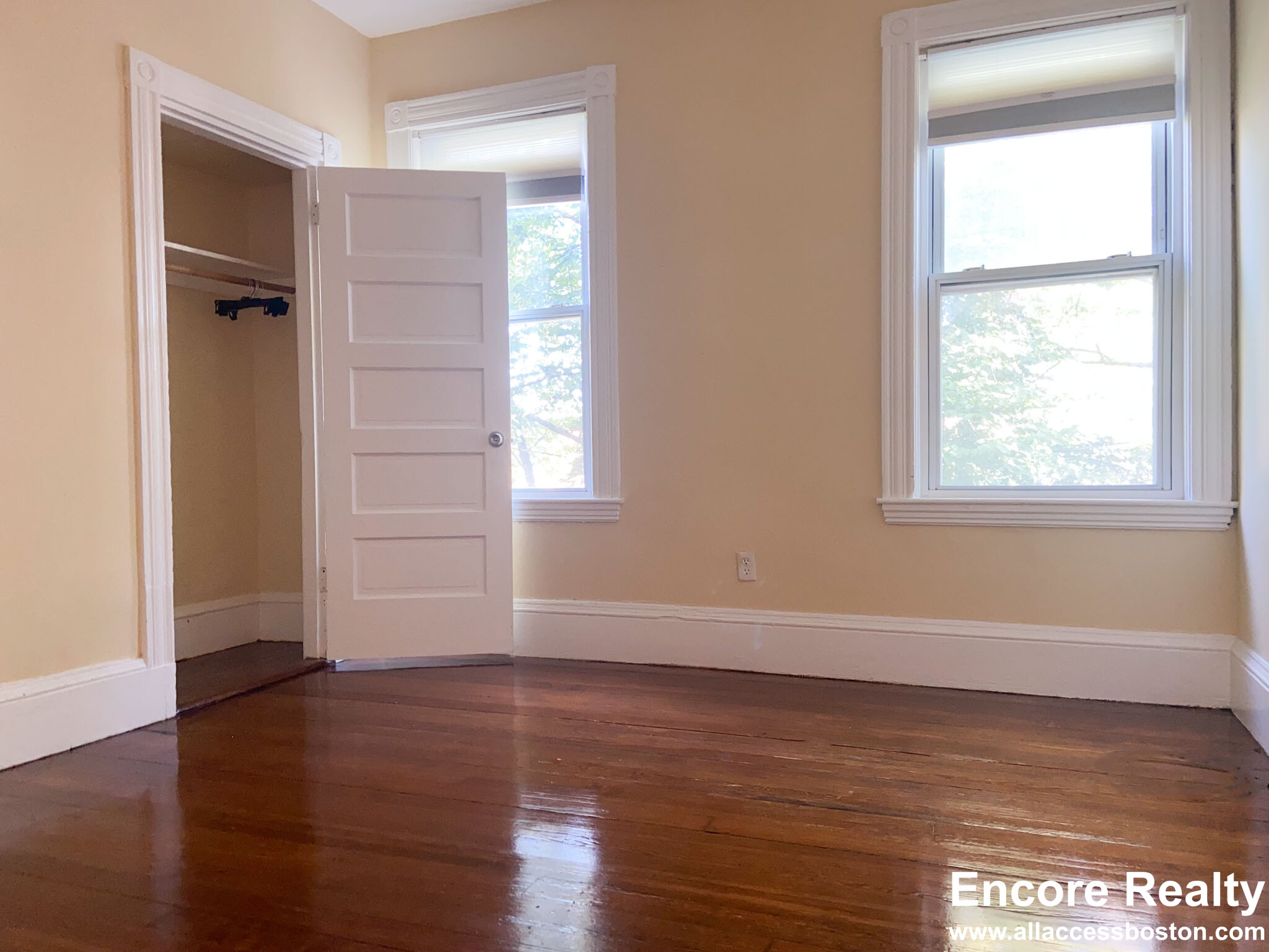 18 Parker Hill Ave, Mission Hill