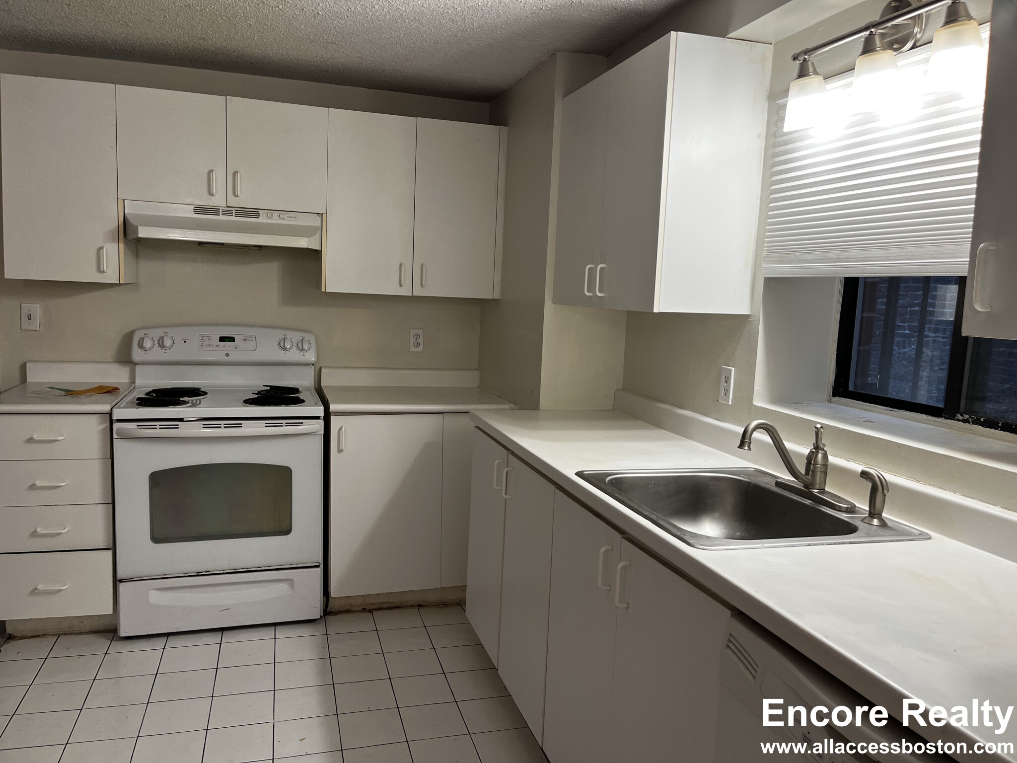 16 Elmer St, Central Square